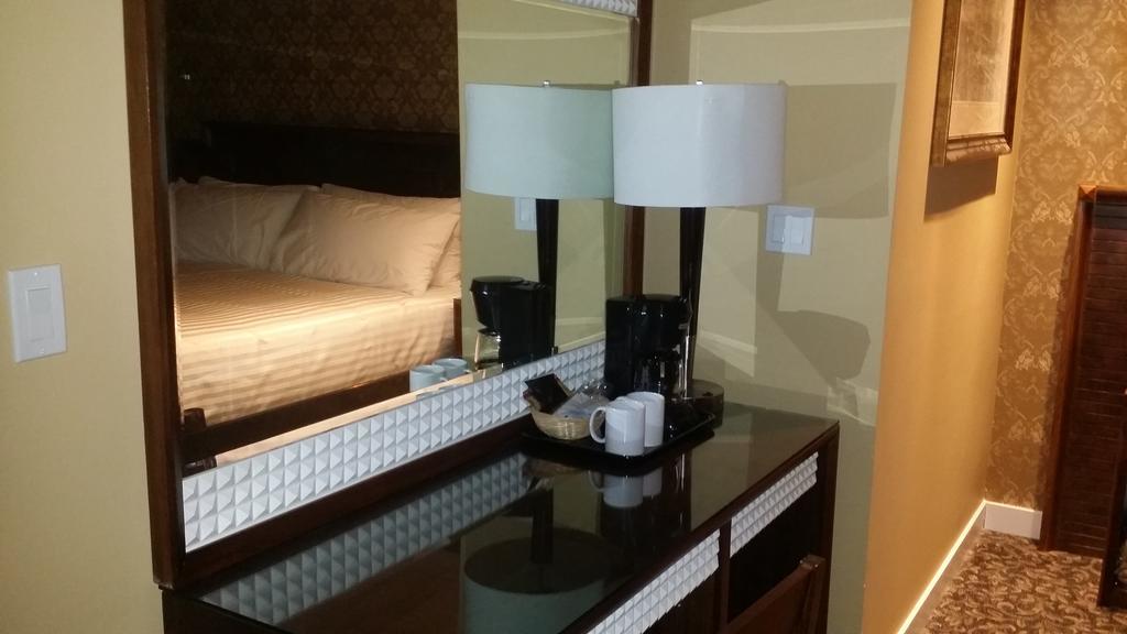 The Deluxe Hotel Βανκούβερ Δωμάτιο φωτογραφία