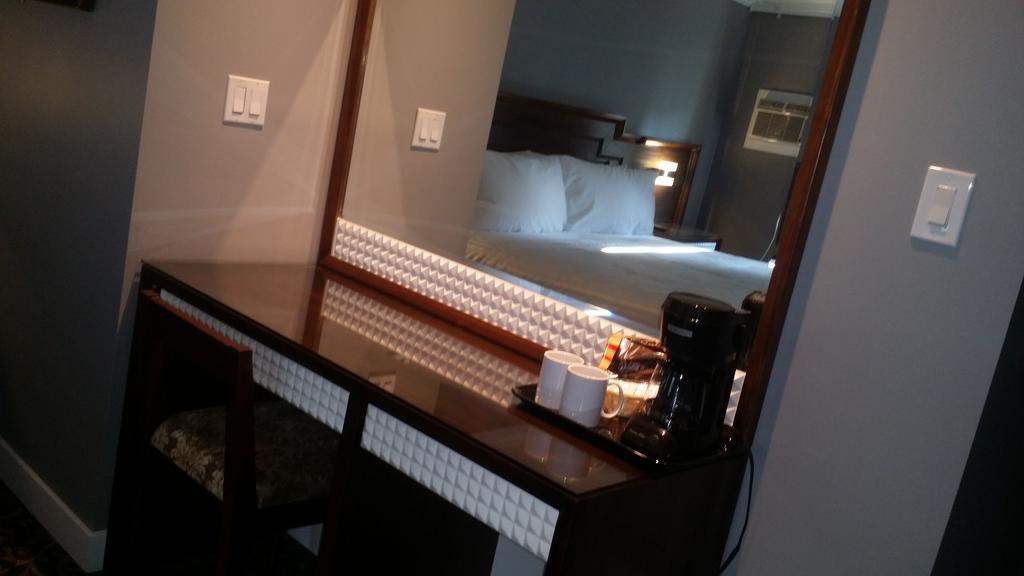 The Deluxe Hotel Βανκούβερ Δωμάτιο φωτογραφία